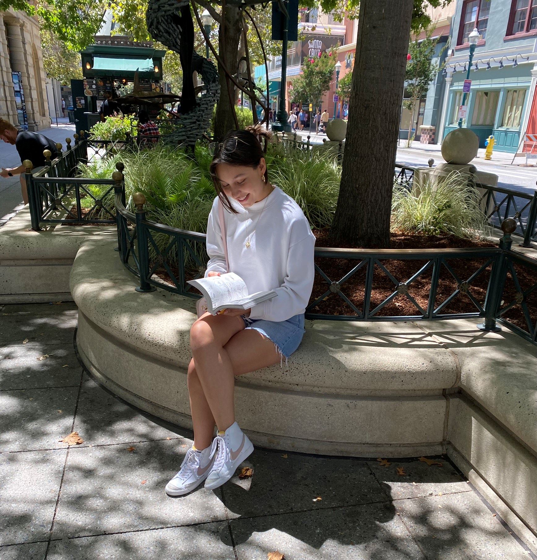 Photo of poet Eva Martinez